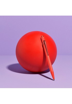Długopis CARAN D'ACHE 849 Claim Your Style, Edycja 3, Scarlet Red, M, w pudełku, czerwony