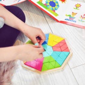Tooky toy  puzzle ośmiokątne drewniana mozaika edukacyjna (73el.)